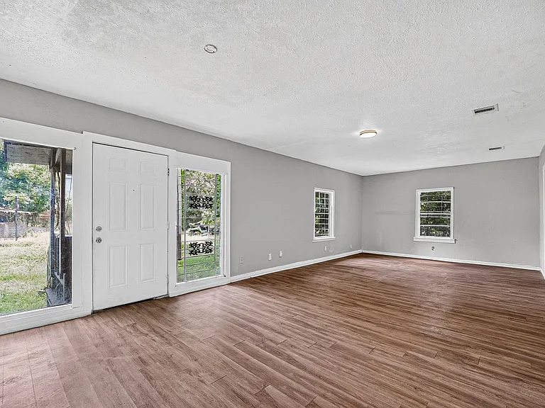 4118 Sunflower St — Photo 5