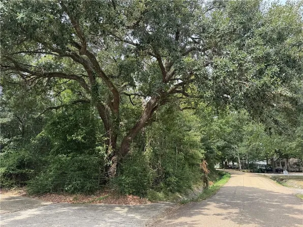 1747 Joan Dr, Slidell, LA 70458