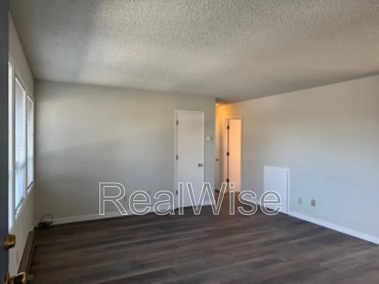 217 NW 7th St — Photo 8
