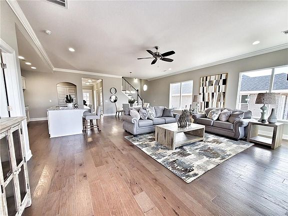 5th image of 3706 SW Mistletoe Ave