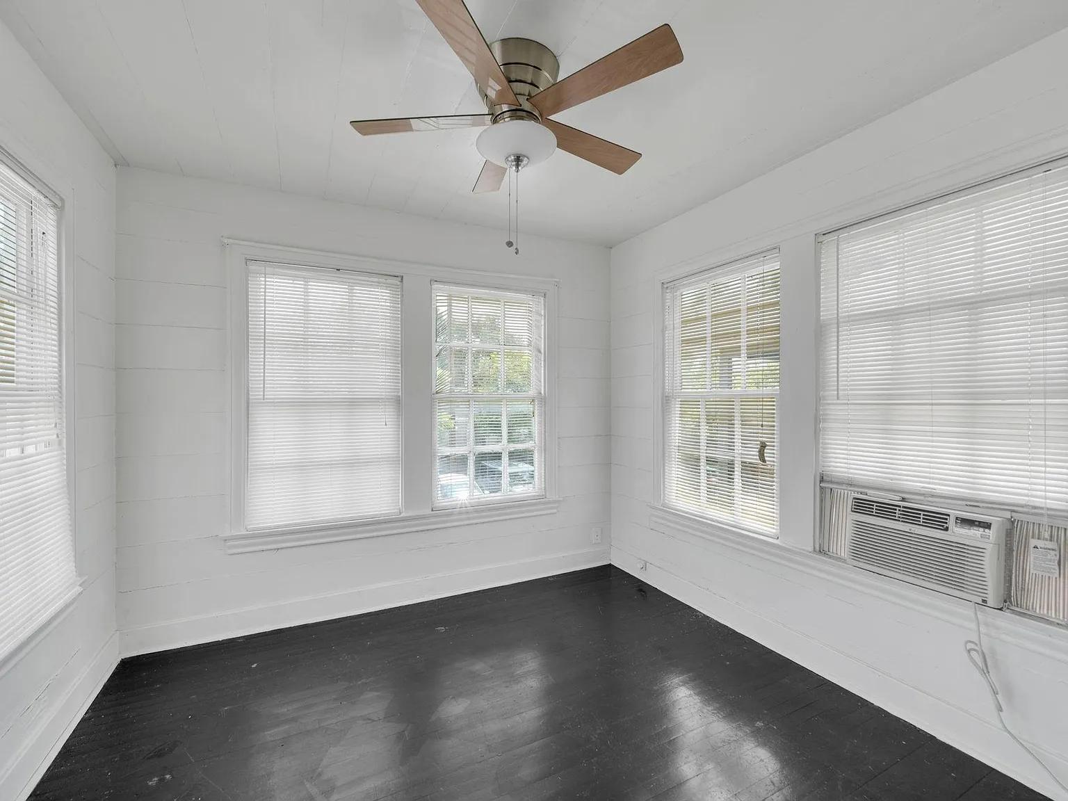 2 bed, 910 sqft, $1,250 — Photo 2