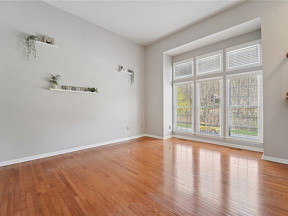 5th image of 2119 Huntington Ct