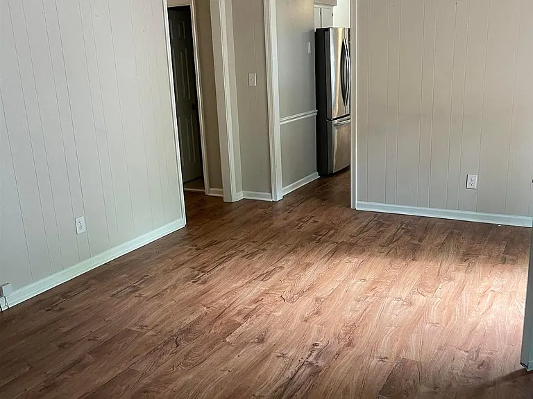 407 Portsmouth Ct — Photo 12