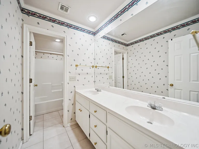 3010 E 90th Pl — Photo 15