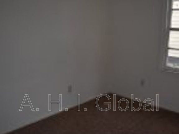 3rd image of 4615 S Lipscomb St