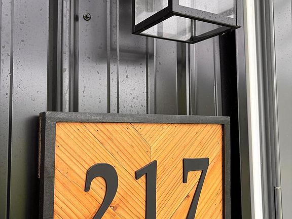 3rd image of 217 N Westmoor Ave