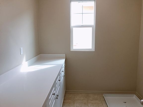 3rd image of 3127 E Discovery St