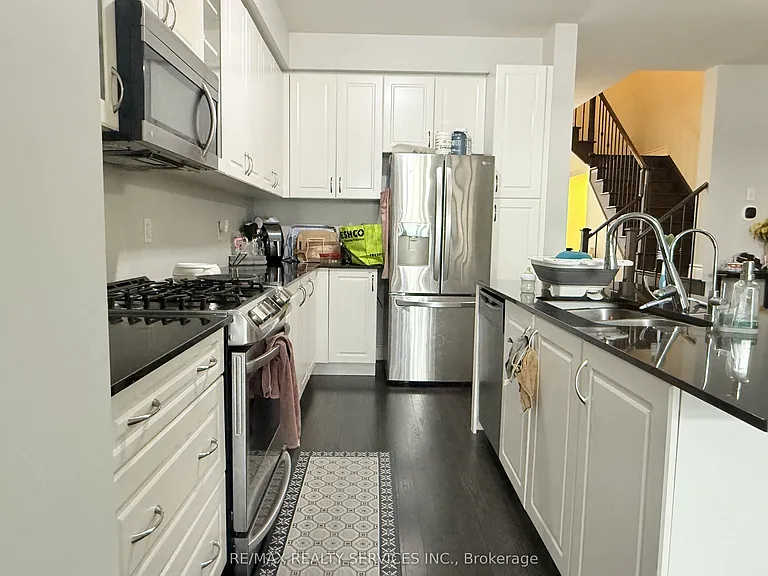 29 Lady Evelyn Cres — Photo 8