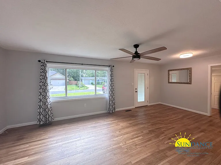 166 Rainbow Dr NW — Photo 2