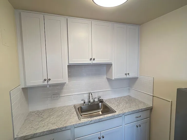Goldsborough Apartments — Photo 12
