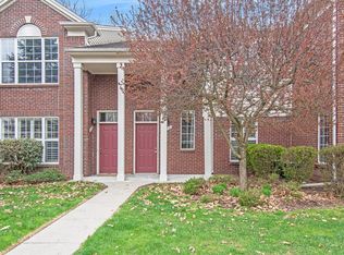 1718 Deepwood Cir #50, Rochester, MI 48307