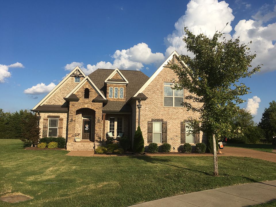 1st image of 207 Sagamore Dr