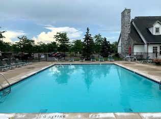 15240 Silver Pkwy, Fenton, MI