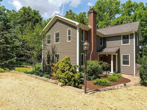 410 Honeysuckle Hl, Lexington, VA 24450