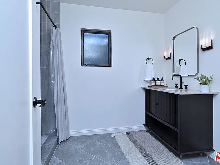 6167 Costello Ave — Photo 35