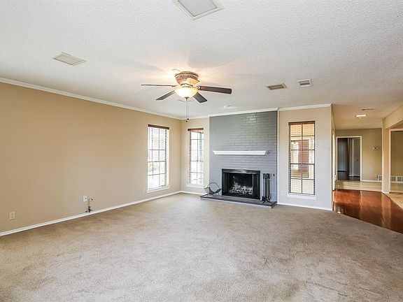 2nd image of 908 Country Club Ln