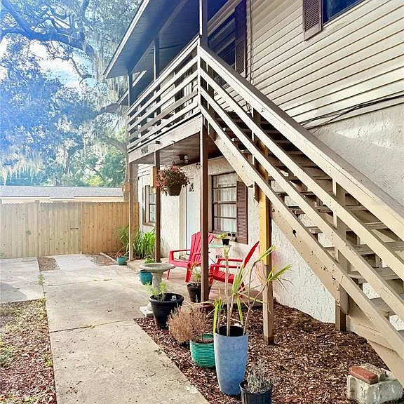 9402 N Semmes St — Photo 1