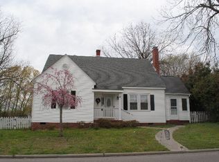 317 5th St, West Point, VA 23181