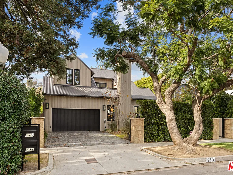 719 San Lorenzo St — Photo 2