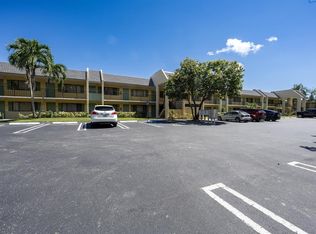 1809 Meadows Cir W, Boynton Beach, FL 33436