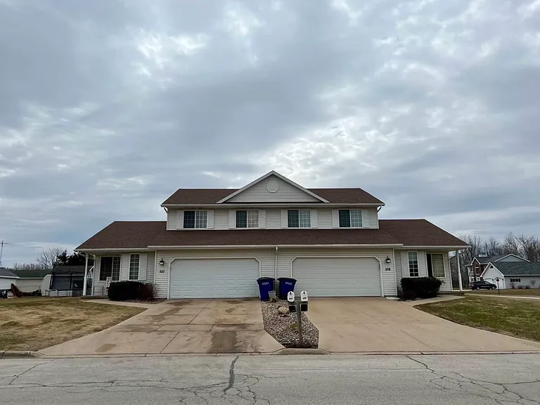 510 E Glenbrook Dr — Photo 1