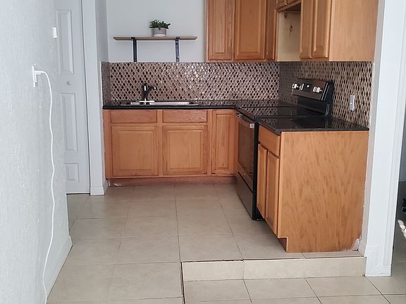 4th image of 1806 Grasmere Dr Studio 1