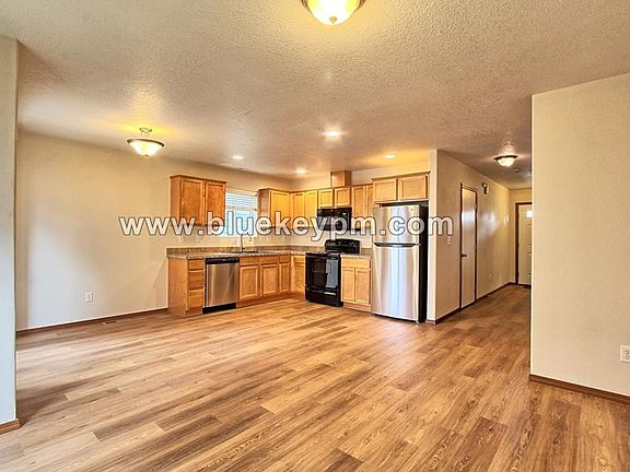 2nd image of 7415 NE 59th St