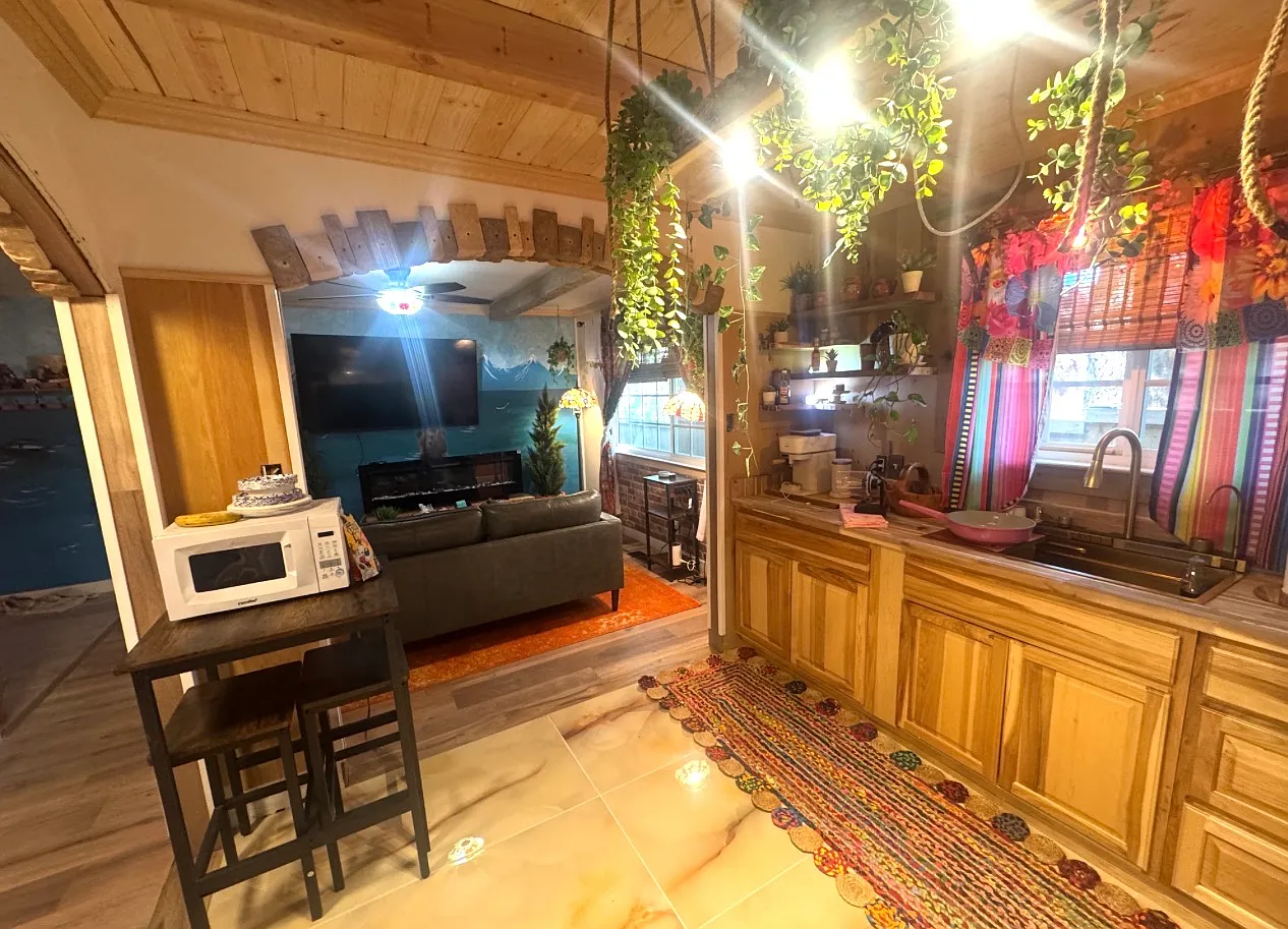 2 bed, 700 sqft, $2,250 — Photo 1
