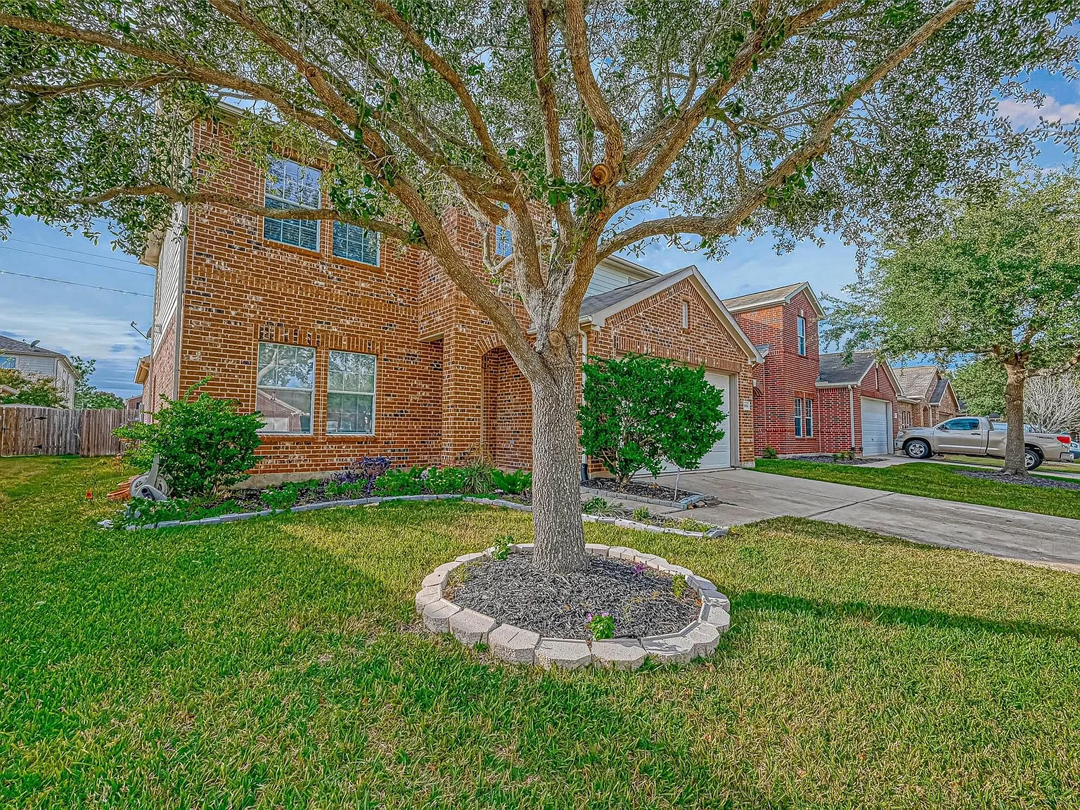 4 bed, 2.5 bath, 2957 sqft, $2,350 — Photo 2