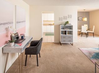 1500 Walkley Rd #913, Ottawa, ON K1V0H8