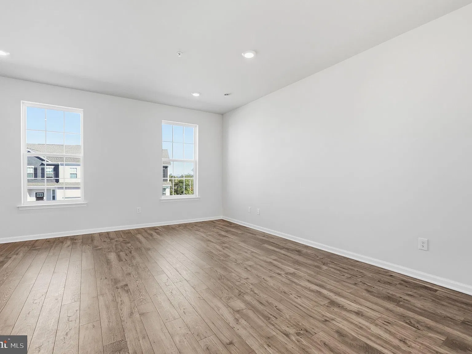 3 bed, 2.5 bath, 2208 sqft, $3,100 — Photo 4