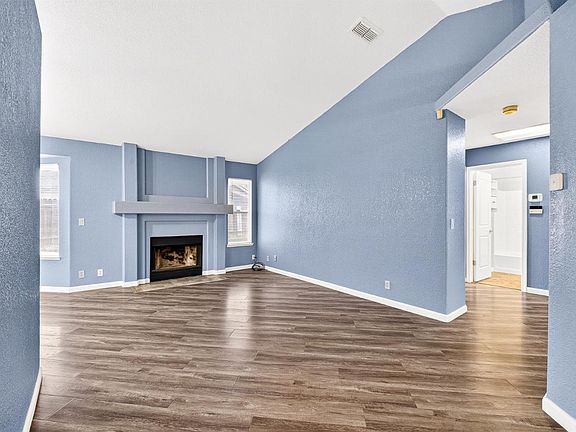 4th image of 208 Shady Valley Ct