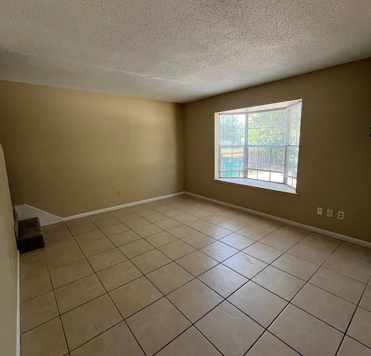 102 Valencia Drive — Photo 4