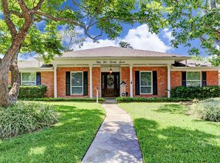 5527 Queensloch Dr, Houston, TX 77096
