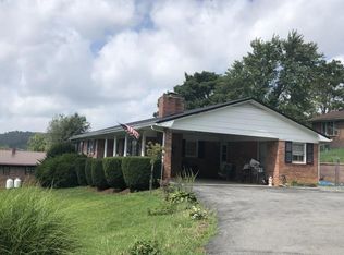 131 Stapleton St, Pounding Mill, VA 24637