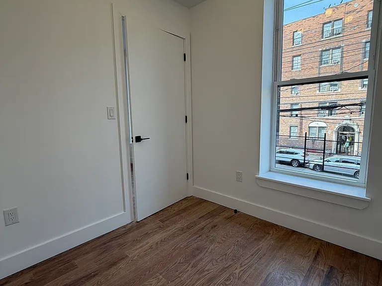 286 Hawthorne Ave #2 — Photo 3