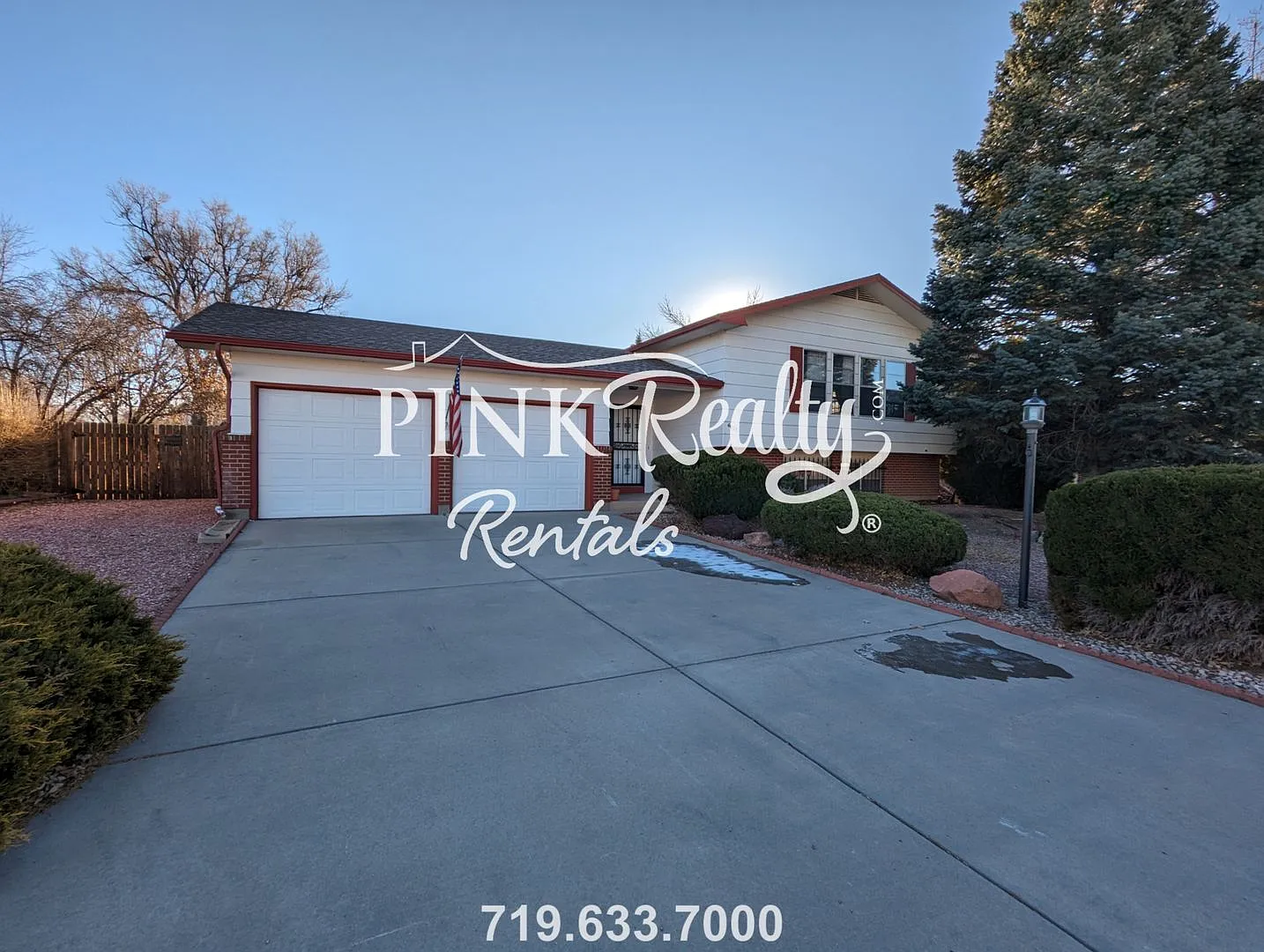 Great 4-Bedroom Home in Security! — Photo 4