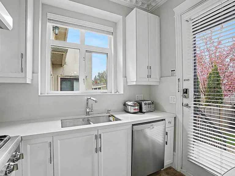 4433 Wallace St — Photo 9