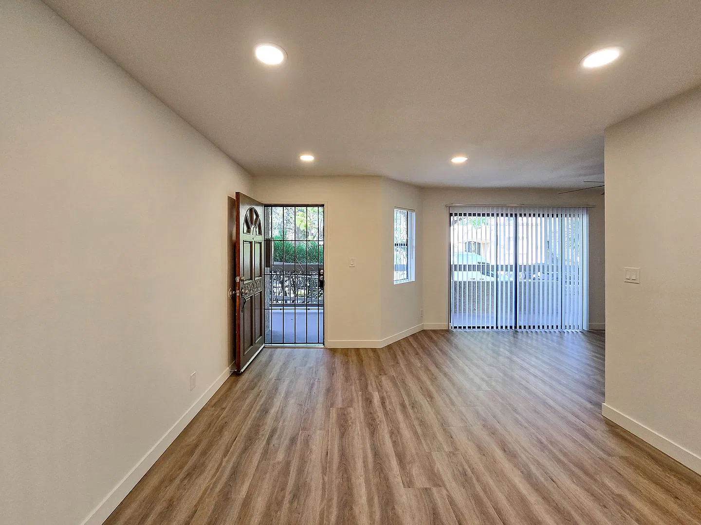 320 W Lomita Ave — Photo 4