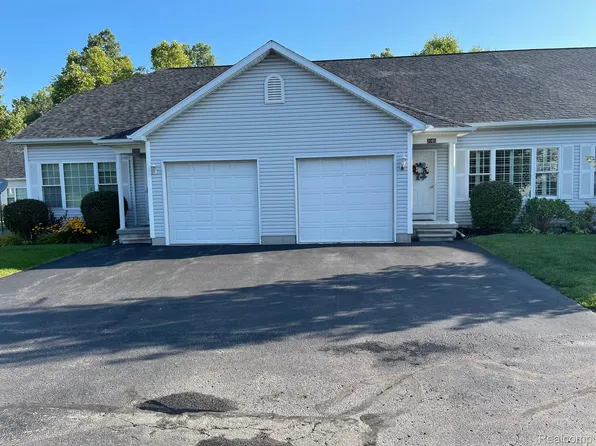2065 Pauls Ct #6, Marysville, MI 48040