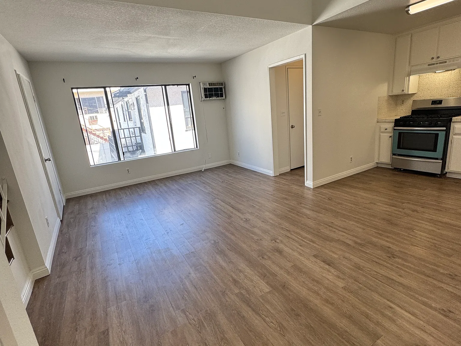 1625 Glendon Avenue — Photo 3