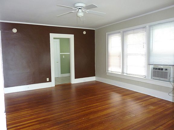 3rd image of 550 2nd St N APT 4