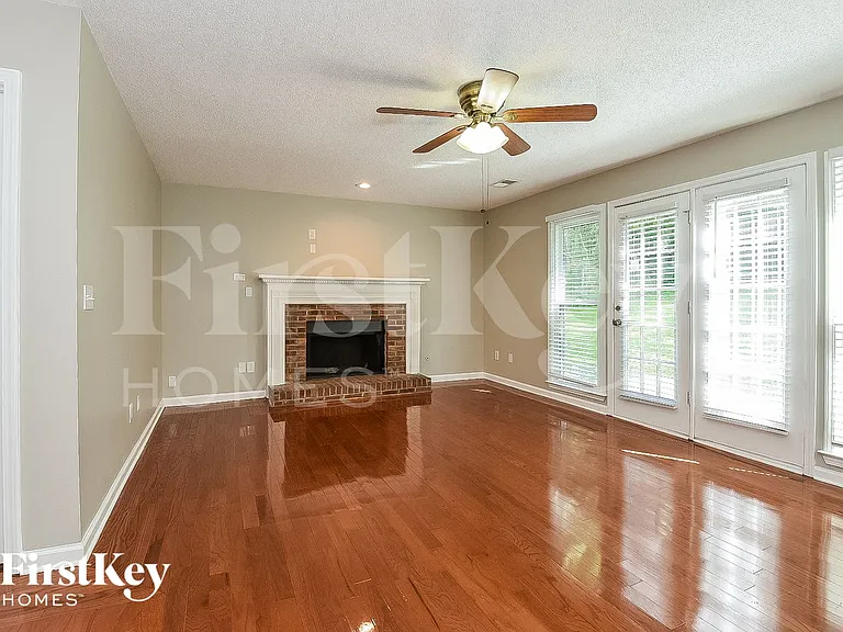 2606 Loring Rd NW — Photo 3