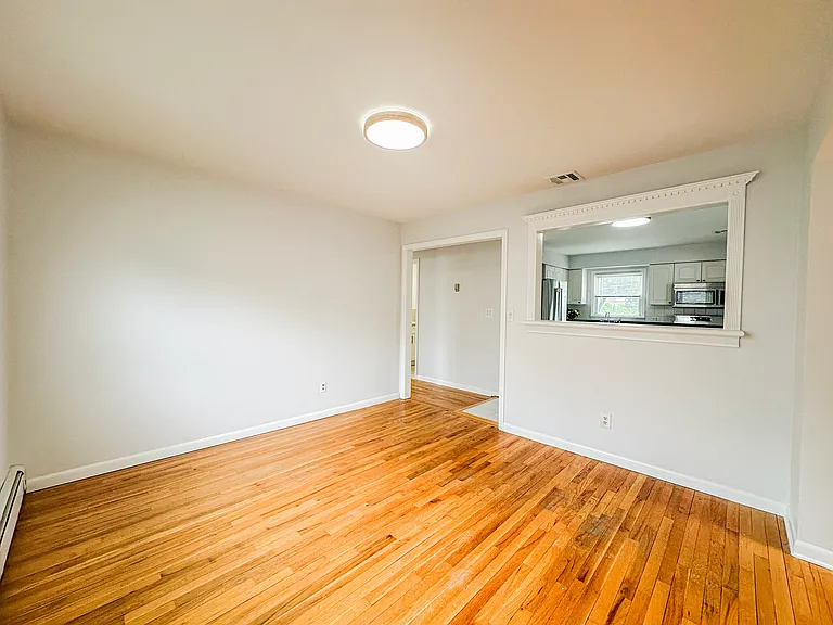217 Rockland Ave — Photo 5