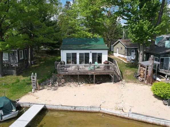 161 Hilda Dr, Farwell, MI 48622