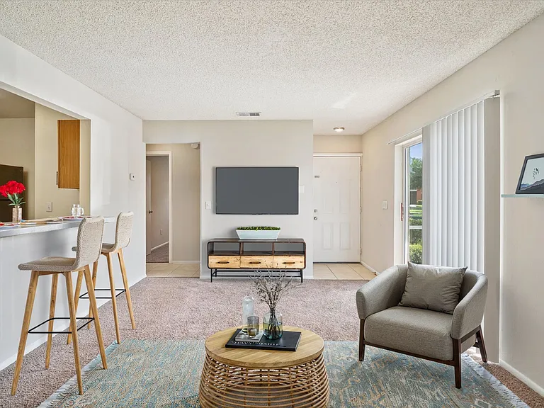 One Bedroom Large - 1 Bed / 1 Bath - 715 Sq.Ft.