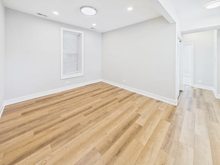 2542 S Albany Ave #1R — Photo 4