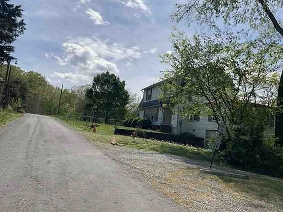 Exterior Neighborhood (street photo)