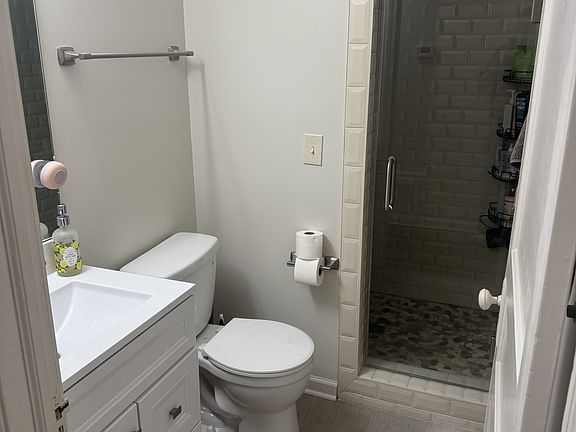 4th image of 11 Frederick Dr