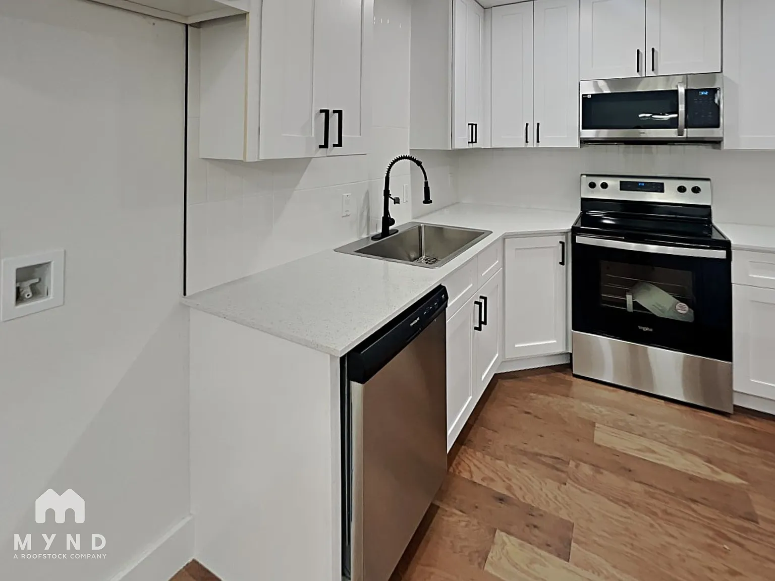 2 bed, 2.0 bath, 992 sqft, $1,715 — Photo 4